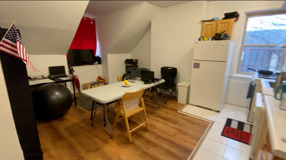 Building Photo - 5819 Bartlett St