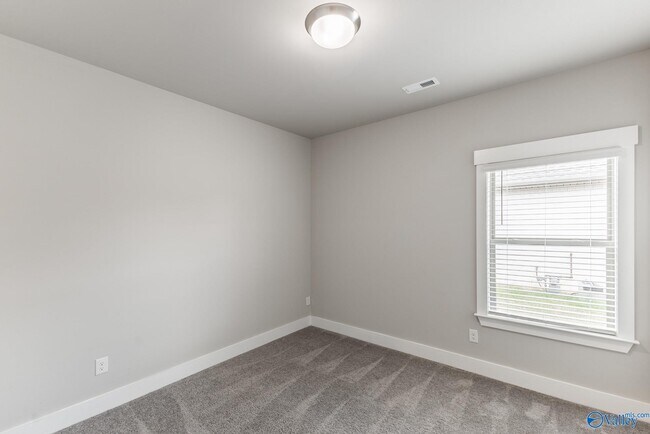 Building Photo - 14741 Greenleaf Dr