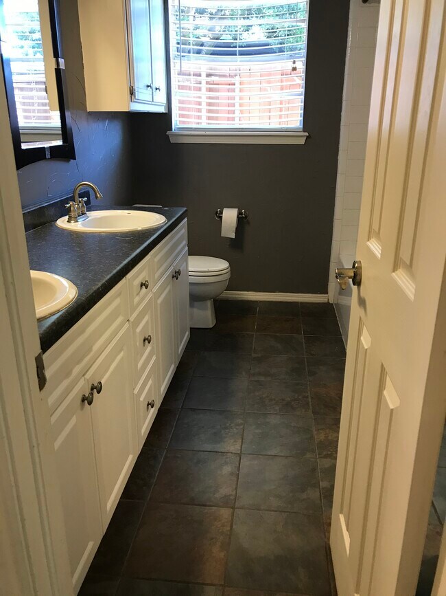 Building Photo - 2349 Houston Avenue