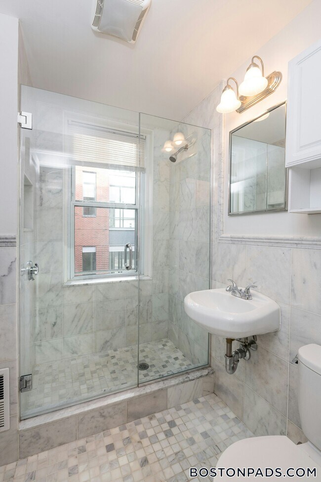 Building Photo - 49 Worthington St