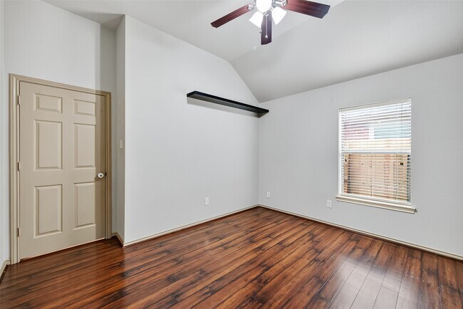 Building Photo - 2826 Lakecrest Forest Dr