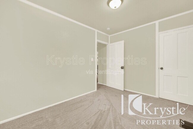 Building Photo - 1047 Valle Vista Ave