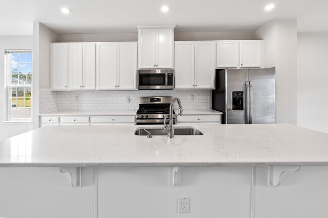 Building Photo - **End Unit 3/3 Townhome in Great Location**