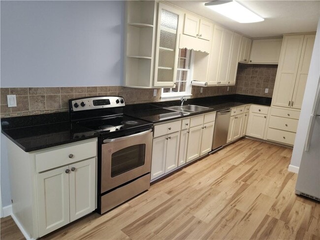 Building Photo - 2888 Mockingbird Cir