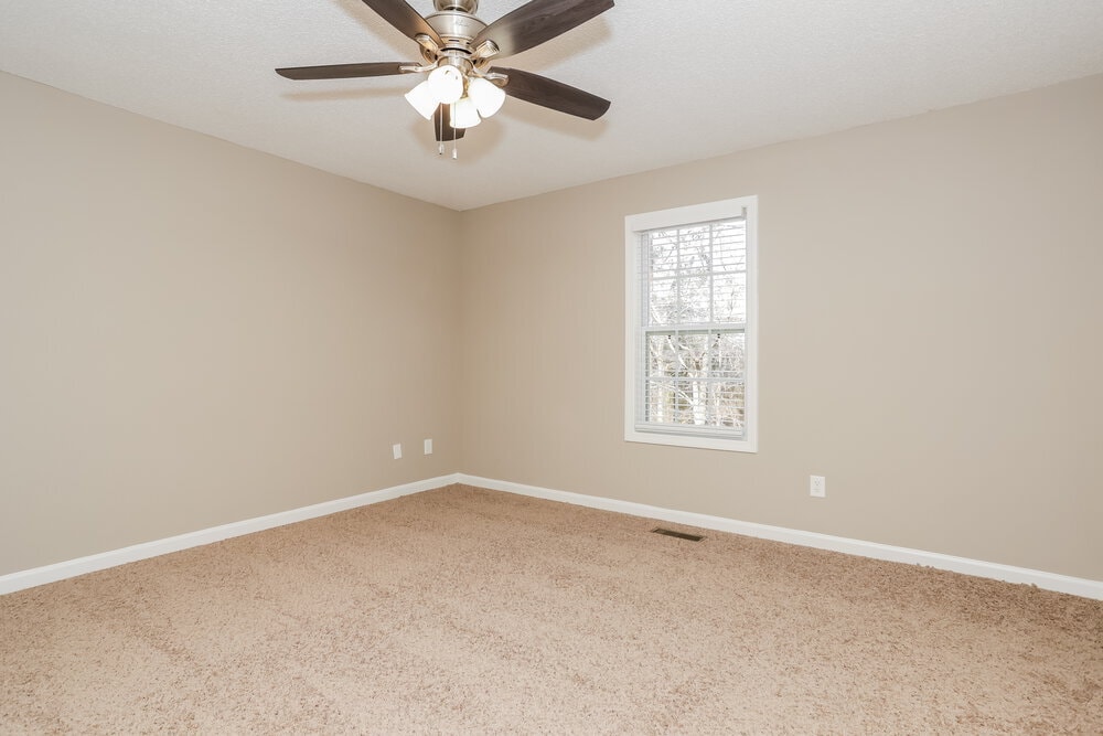 Building Photo - 385 River Trace Dr