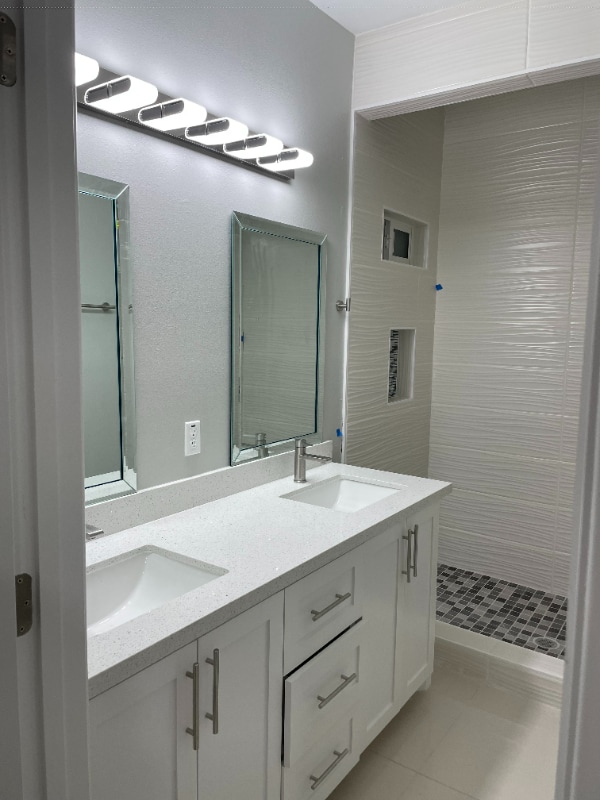 Building Photo - 2511 N Vineyard Ave