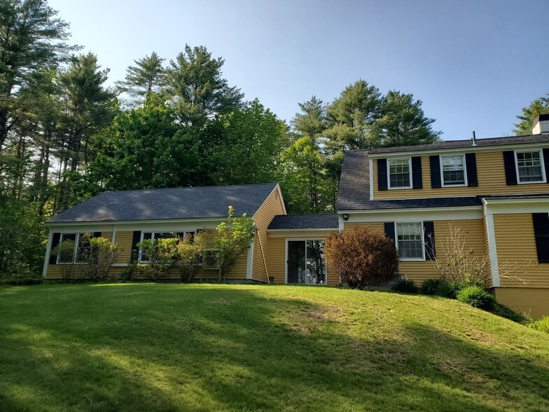 Building Photo - 172 Readfield Rd