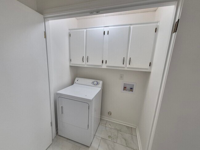 Building Photo - 5657 Heartwood Dr