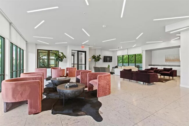 Building Photo - 800 Embassy Dr