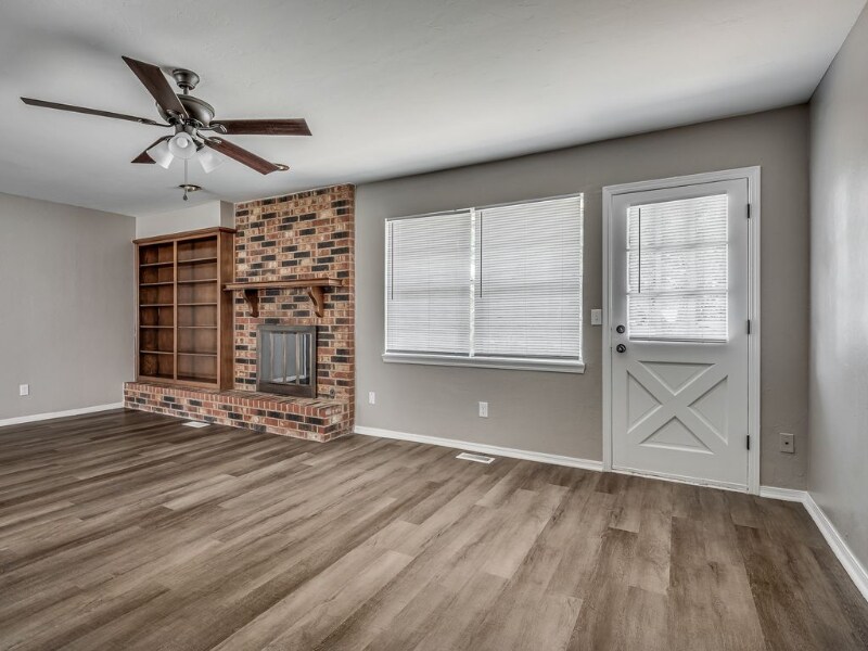Building Photo - 715 S Pleasant View Dr