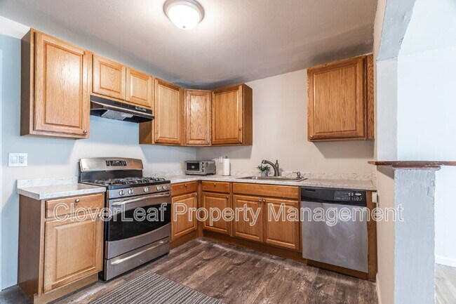Building Photo - 210 Harwood Dr