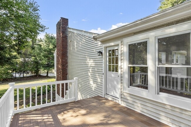 Building Photo - 1022 Pleasant St