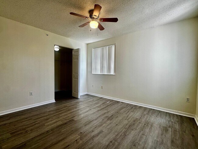 Building Photo - 1300 Crestwood Ct S