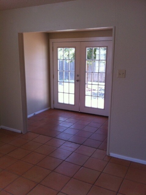 Building Photo - Updated 3/2/1 Great location for TTU/LCU/Medical District - Available AUGUST