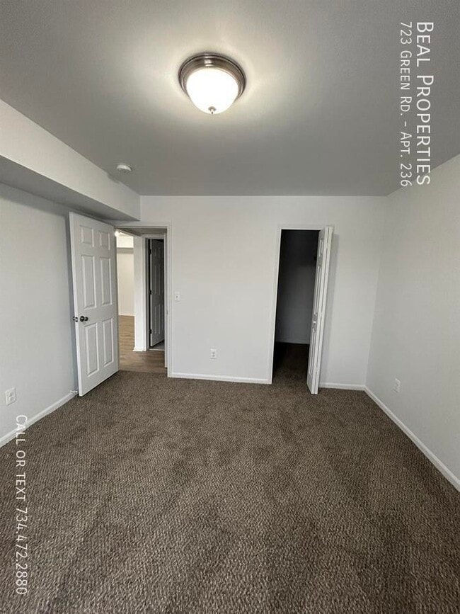 Building Photo - 723 Green Rd