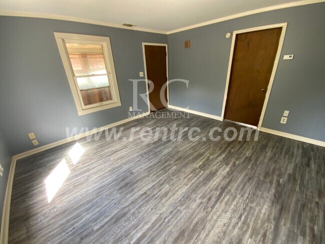 Building Photo - 117 Vance-