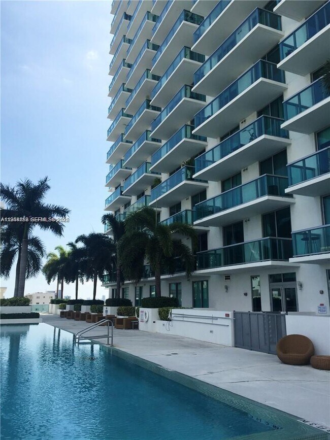 Building Photo - 333 NE 24th St