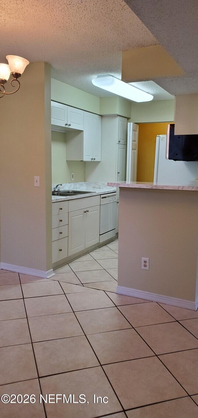 Building Photo - 10200 Belle Rive Blvd