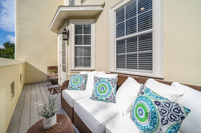 Building Photo - Baldwin Park Townhouse