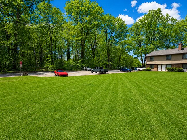 Building Photo - 2-Bedroom Townhouse in Stow, OH – Offering the perfect blend of comfort, convenience, and modern ...