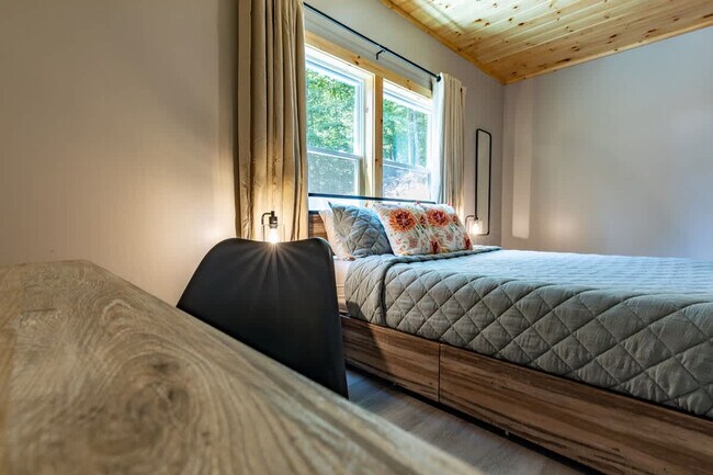 Building Photo - 43 Medina Ct