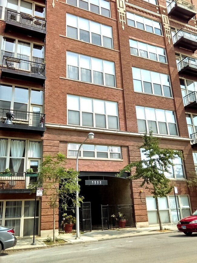 Building Photo - 1500 W Monroe St