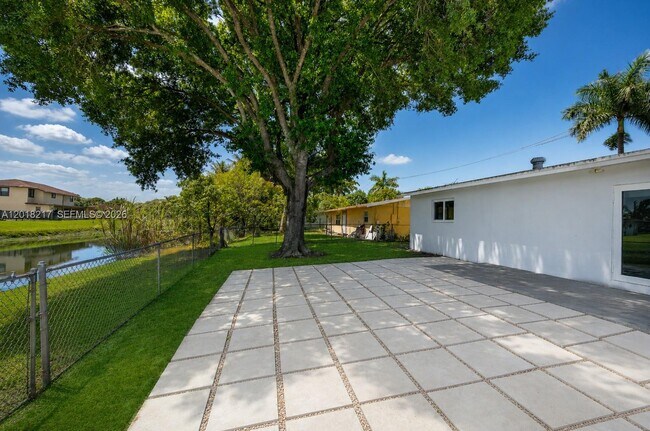 Building Photo - 1530 NW 47th Ave