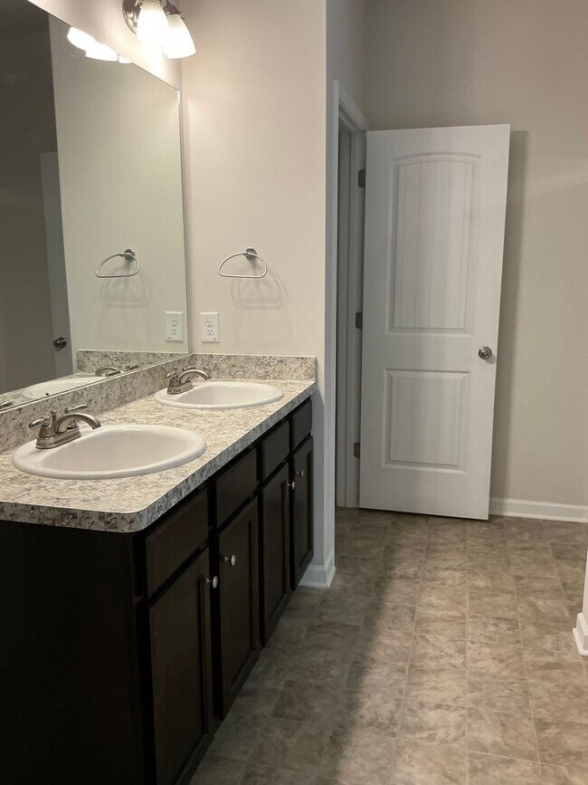 Building Photo - 3-bedroom, 2.5-bathroom single-family home
