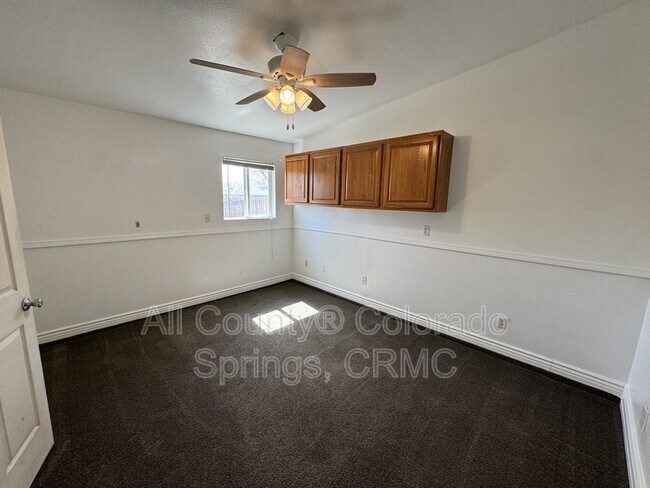 Building Photo - 2510 Ivanhoe Dr