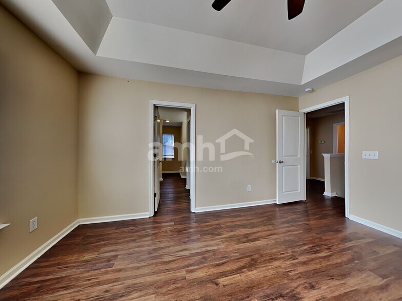 Building Photo - 577 English Oak Cir