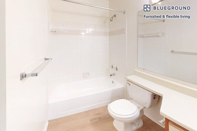 Building Photo - 5441 Columbia Rd