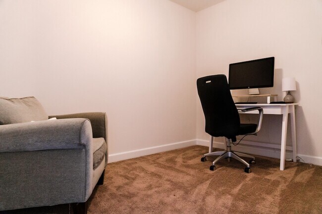Building Photo - 40 Nokes Dr