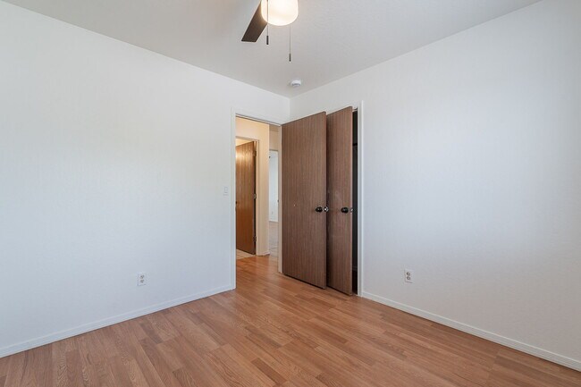 Building Photo - 402 N 101st Pl