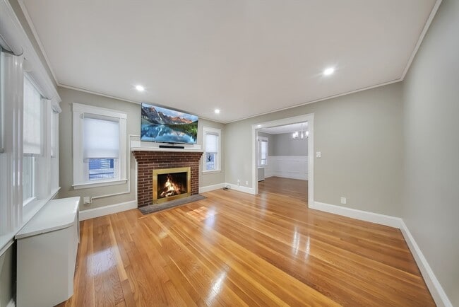 Building Photo - 52 Hovey St