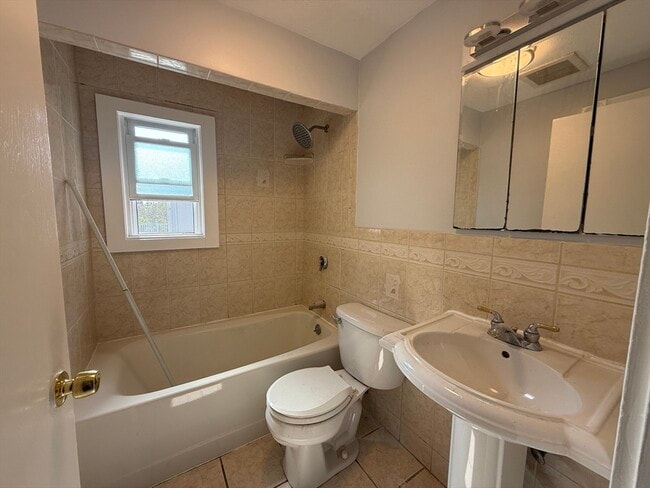 Building Photo - 100 Central St