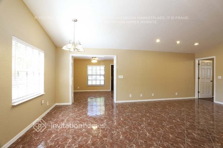 Building Photo - 327 80th Ave NE