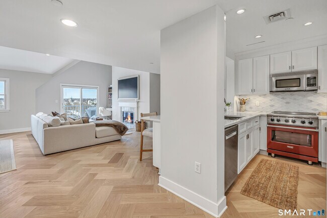 Building Photo - 43 Harbor Dr