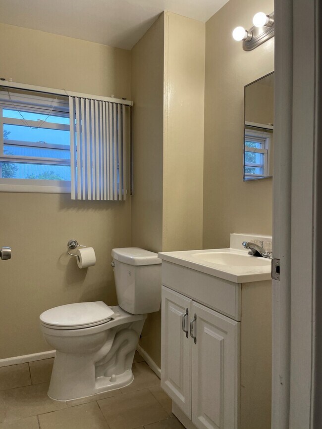 Building Photo - 6904 Norborne Ave