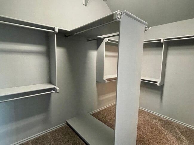 Building Photo - Large 3 Bed 3 Bath Home with an Office in ...