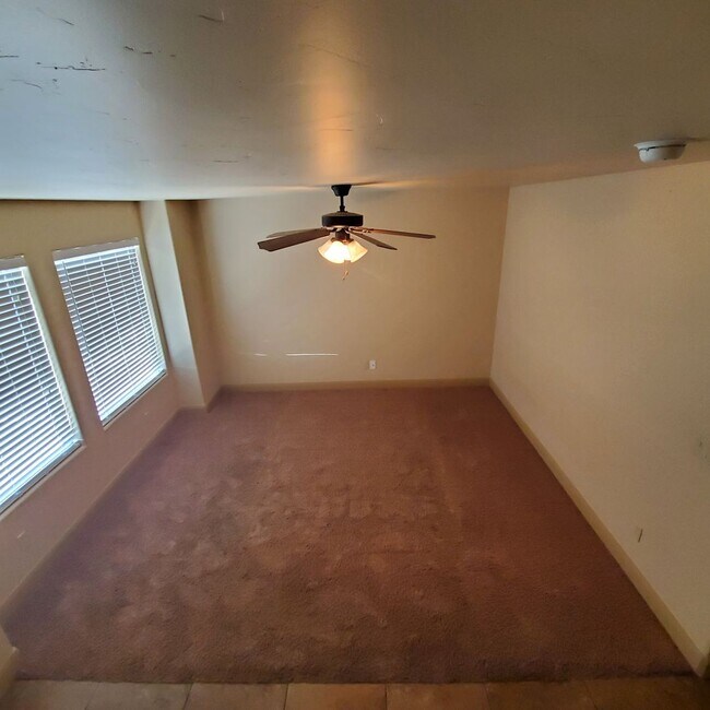 Building Photo - 920 S 25 E