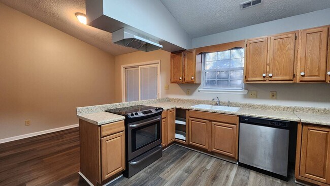 Building Photo - 208 S Ginger Dr