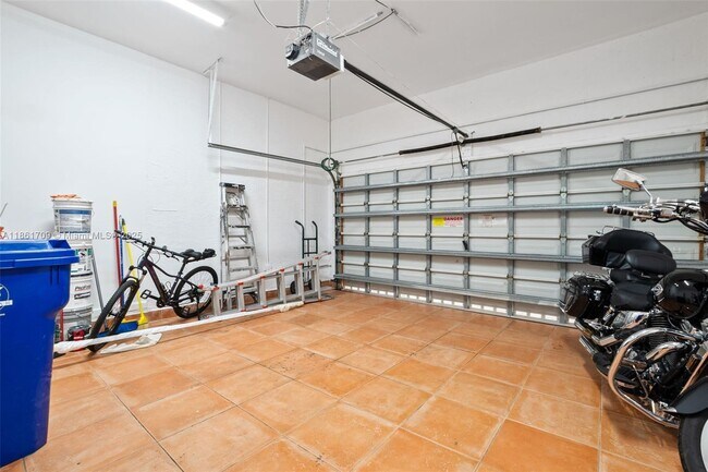 Building Photo - 5168 SW 157th Ave