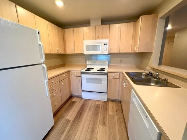 Building Photo - 2bd/2ba Woodinville Condo