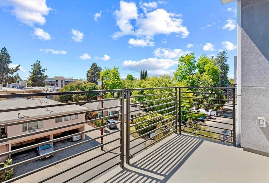 Building Photo - 5222 Vantage Ave