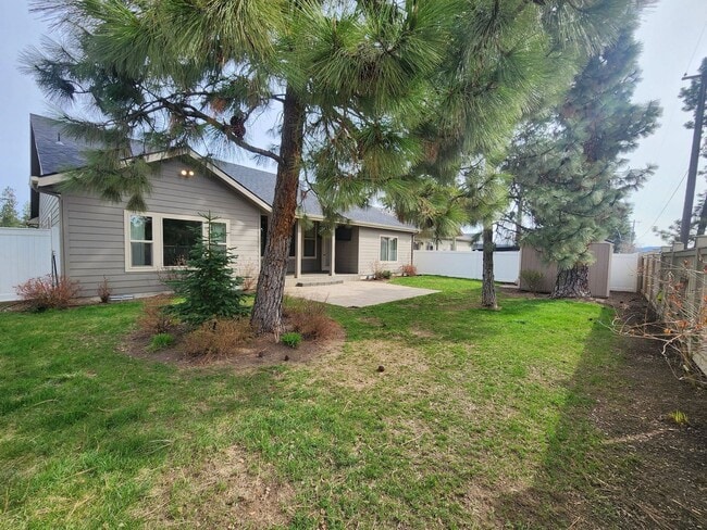 Building Photo - Luxurious Single-Level Rancher in Post Falls