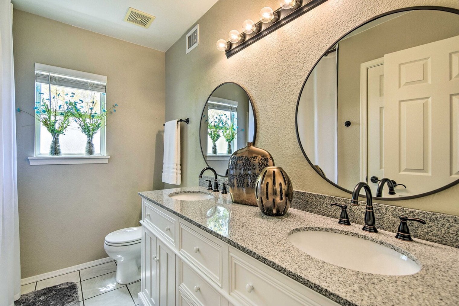 Building Photo - 2111 N Pebble Beach Dr