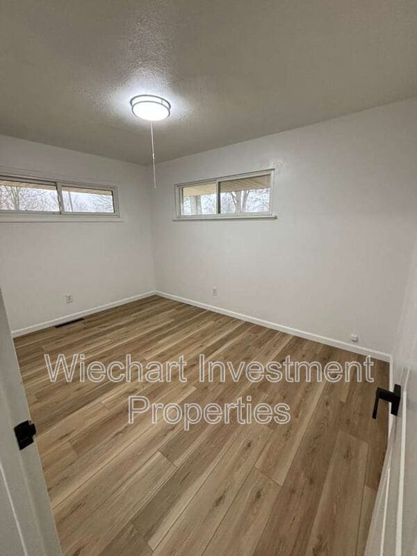 Building Photo - 713 Wildwood Ave