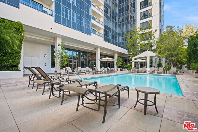 Building Photo - 10724 Wilshire Blvd