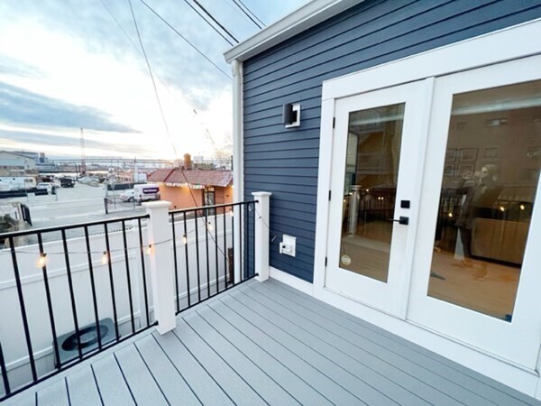 Building Photo - 360 Meridian St