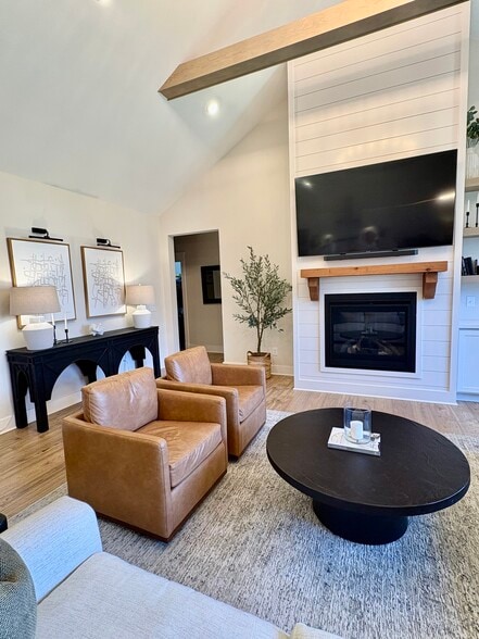 Building Photo - 5052 High Park Hill Dr